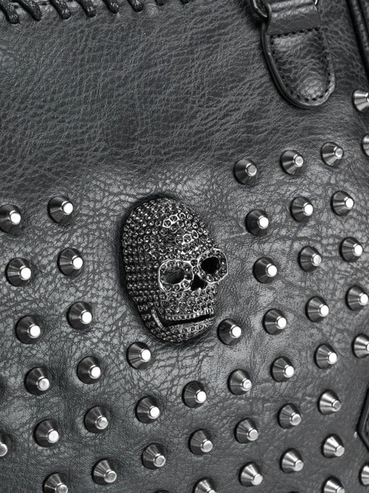 Bolso tote de piel negro con tachuelas