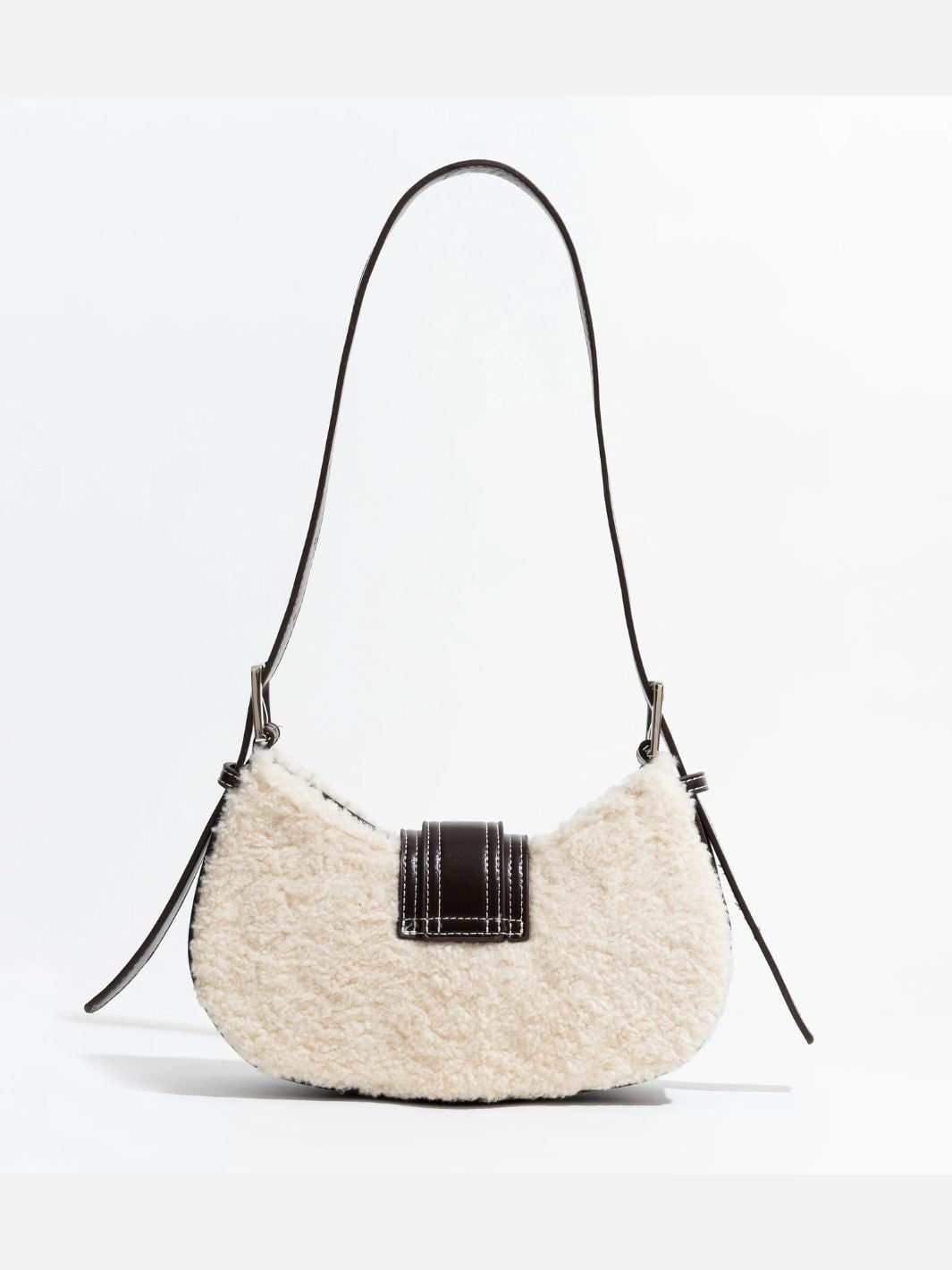 Moumoute y bolso de cuero